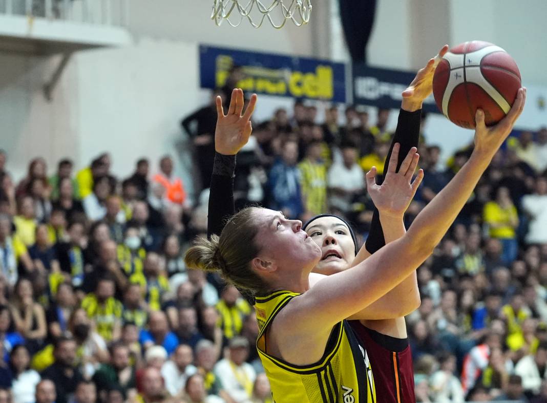 Fenerbahçe'nin kadınları Galatasaray'ın kabusu oldu 1