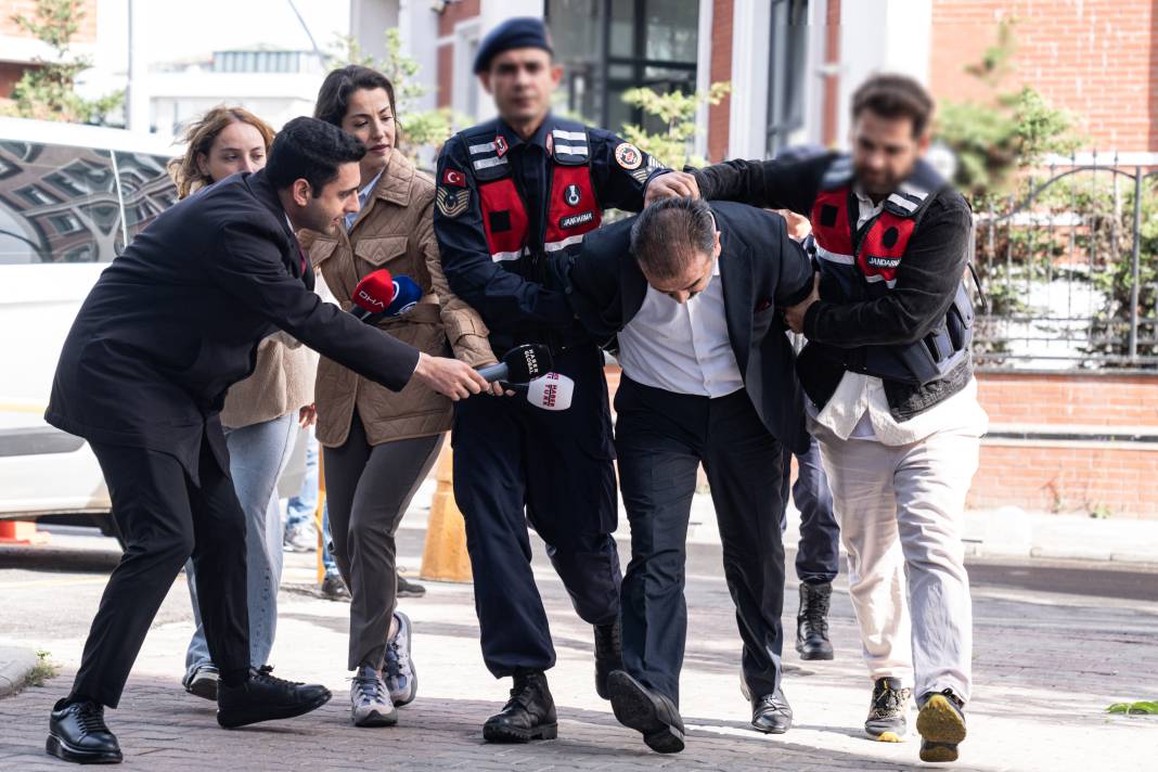 Savcıyı makamında tehdit edenin aklınıza gelebilecek herkesle fotoğrafı çıktı 3