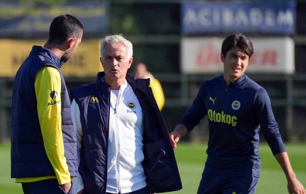 Fenerbahçe Manchester United öncesi kapıları kapattı. Mourinho kanunları 18