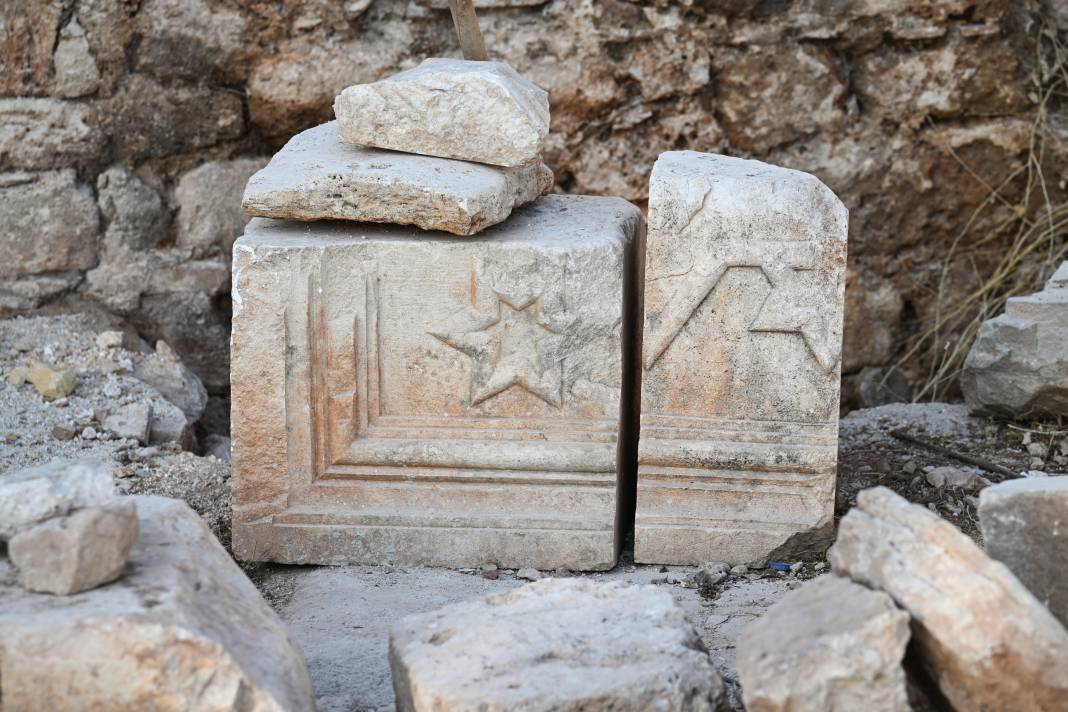 Antalya'nın göbeğinde öğrenci hücreleri ve çok sayıda mezar keşfedildi 4