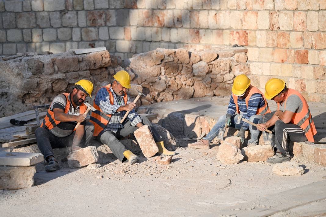 Antalya'nın göbeğinde öğrenci hücreleri ve çok sayıda mezar keşfedildi 5