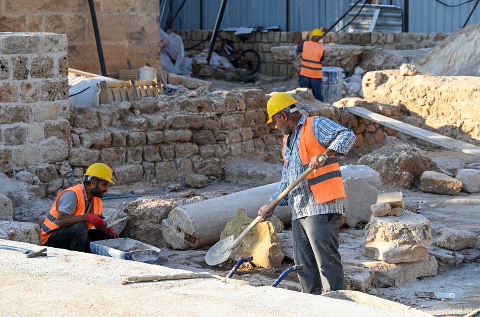 Antalya'nın göbeğinde öğrenci hücreleri ve çok sayıda mezar keşfedildi 6