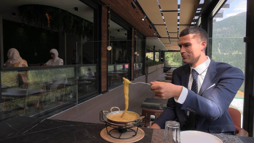 Trabzon'da Ronaldo'nun balmumu heykeli yapıldı. Görenler gerçek zannediyor 8