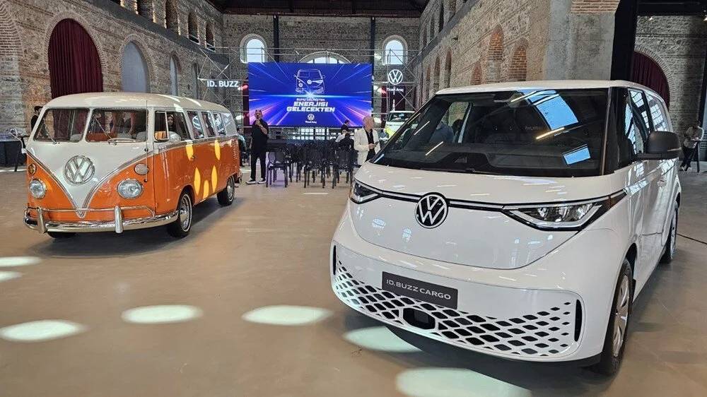 Volkswagen bugün ilk elektrikli modelini Türkiye'de satışa sundu. Fiyat listesi 1 milyon 950 bin liradan başlıyor 2