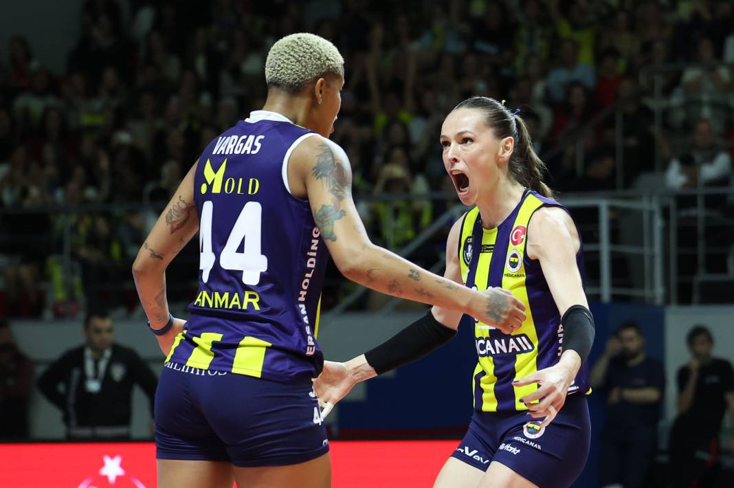 Vargas götürdü Ana Cristina bitirdi. Şampiyon Fenerbahçe'nin melekleri nefes kesti 3