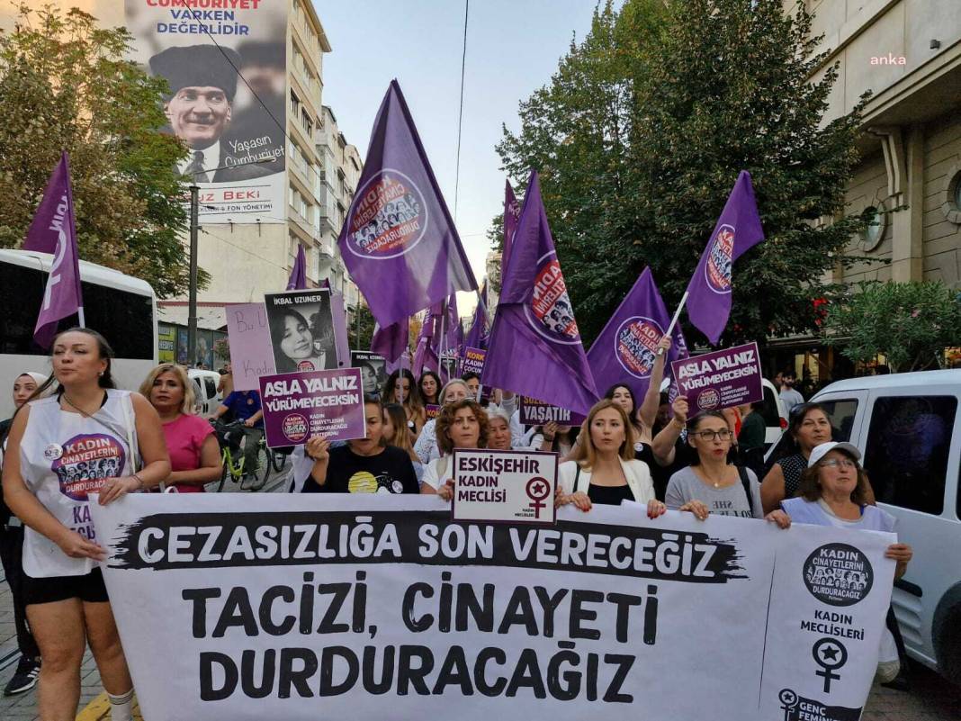 Eskişehir'de kadın cinayetleri protestosu: Adresimi gizli tut failimi değil 1