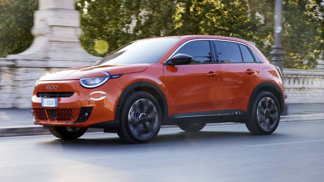 Fiat gri rengini üretmeyeceğini açıklamıştı. SUV otomobil 1 milyon 380 bin liraya Türkiye'de satışa sunuldu 3