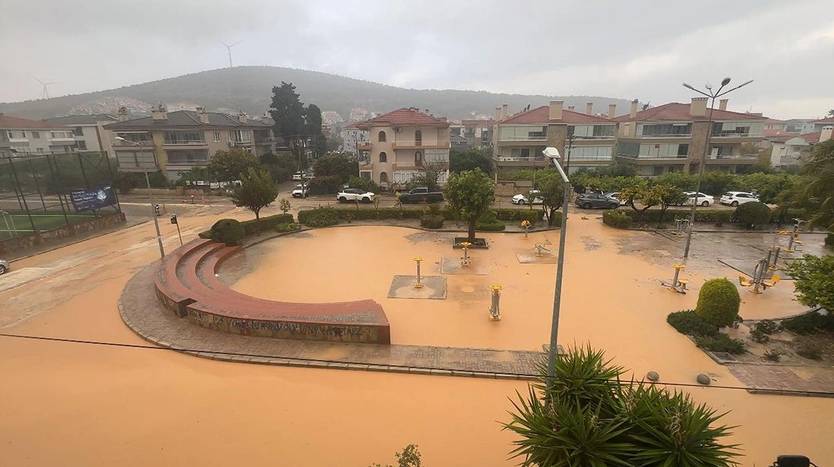 Tatil cennetinde sağanak kabus oldu 4