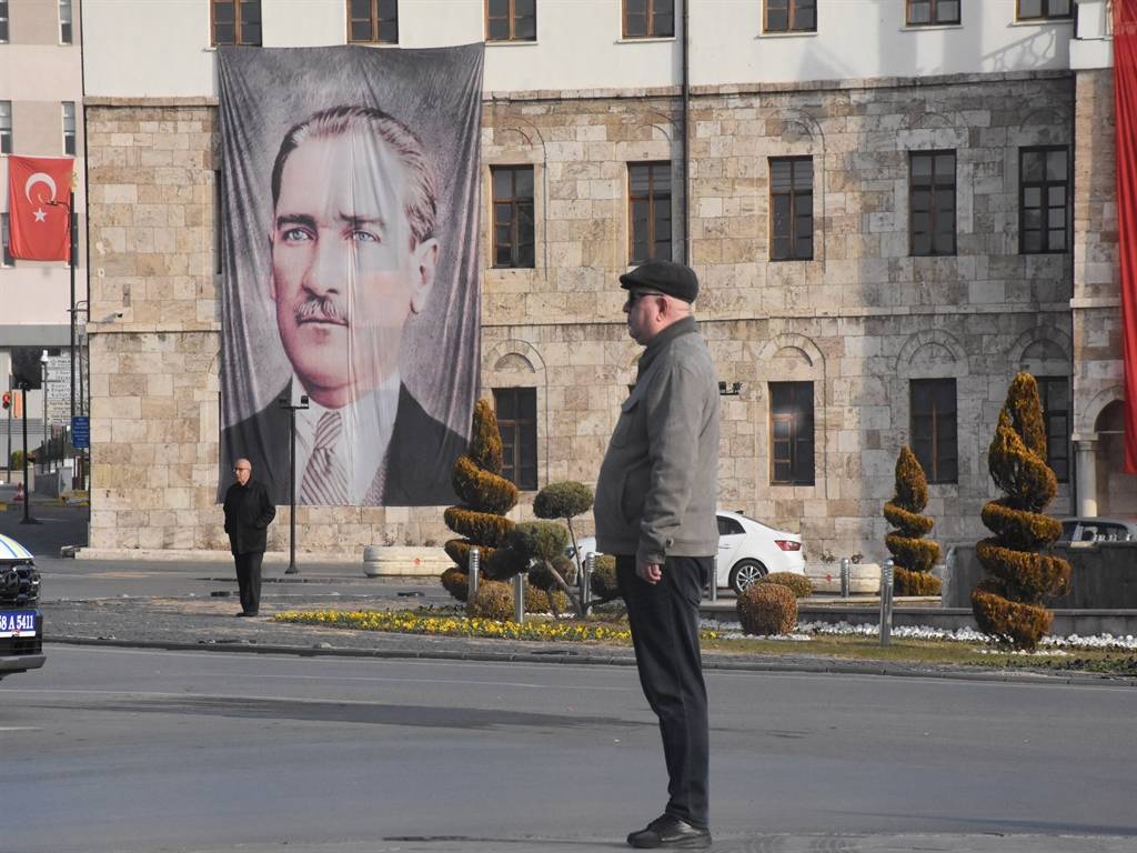 Saatler 09:05'i gösterdiğinde hayat durdu 21