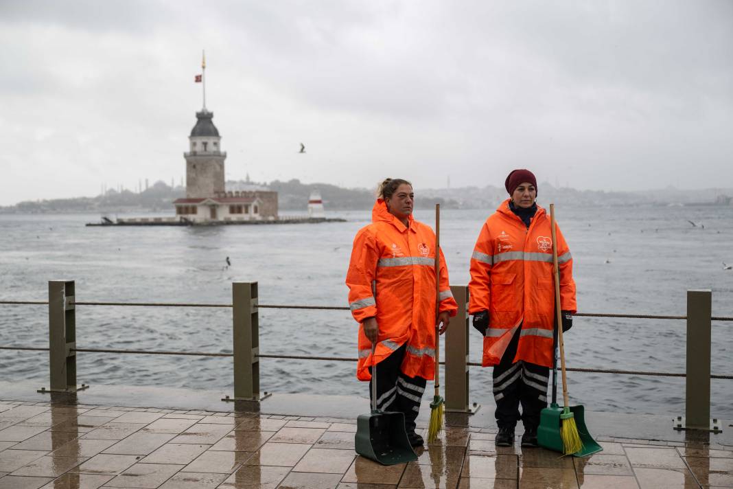 Saatler 09:05'i gösterdiğinde hayat durdu 19