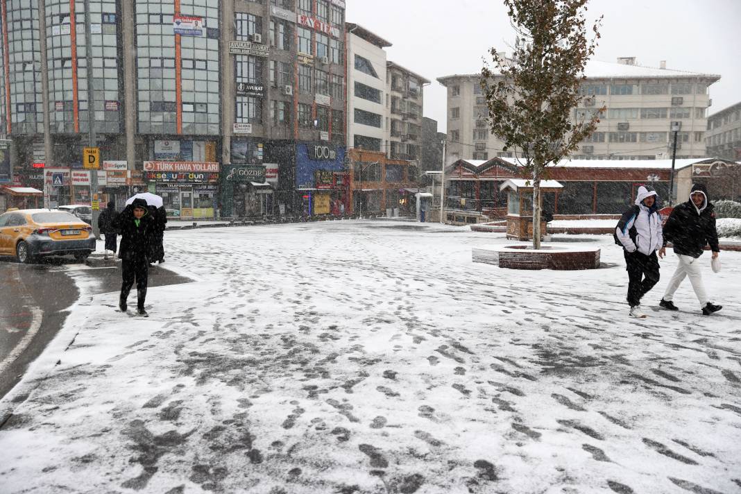 Yozgat ve Sivas'ta kar yağışı etkili oldu 5