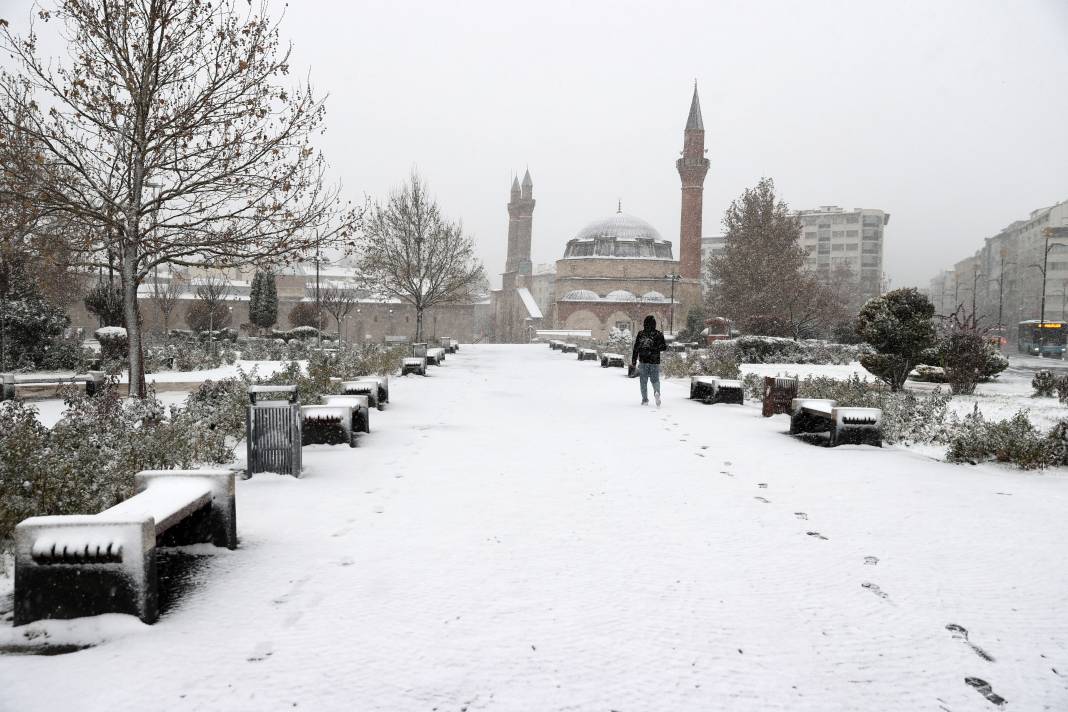 Yozgat ve Sivas'ta kar yağışı etkili oldu 7