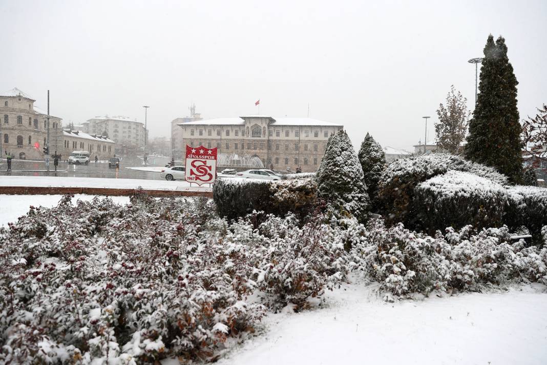 Yozgat ve Sivas'ta kar yağışı etkili oldu 4