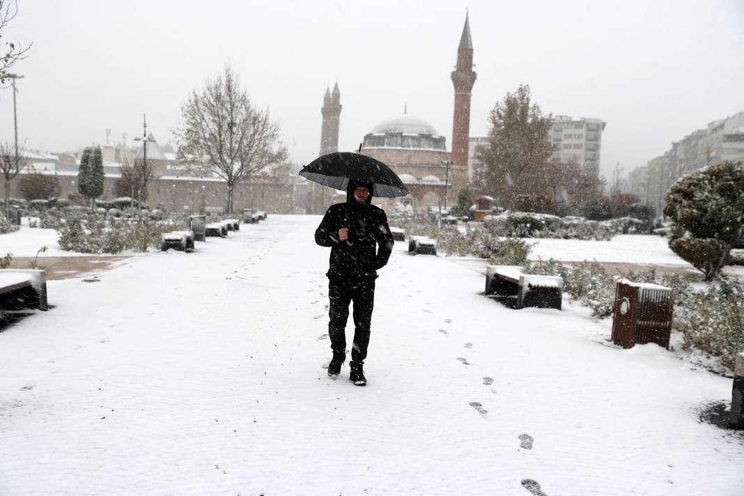 Yozgat ve Sivas'ta kar yağışı etkili oldu 3