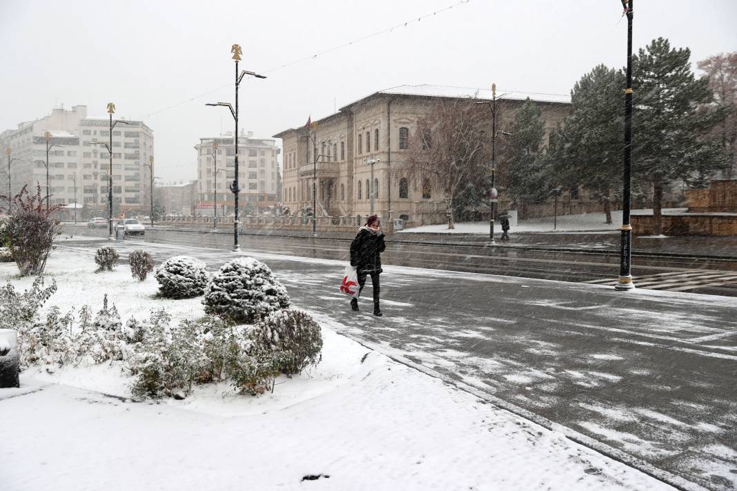 Yozgat ve Sivas'ta kar yağışı etkili oldu 2