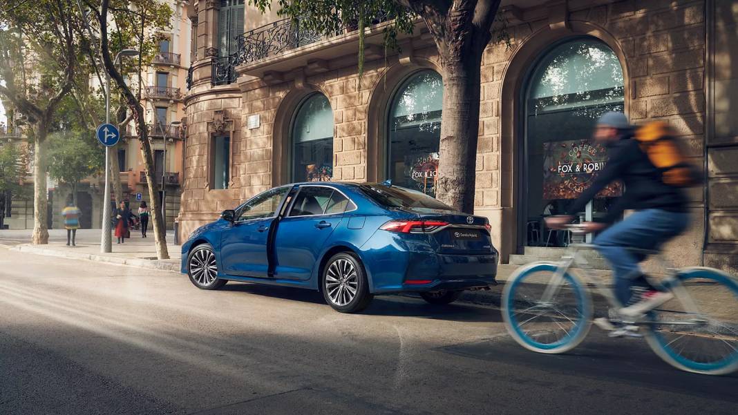 Toyota favori modellerine kampanya yaptı. Corolla'nın fiyatı 1 milyon 390 bin lira oldu 3