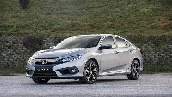 Honda'nın gözdesi Civic'te kampanya. İndirimi duyan bayilere koştu 6
