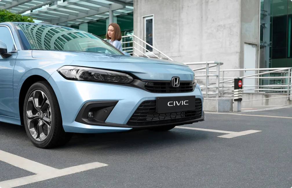 Honda'nın gözdesi Civic'te kampanya. İndirimi duyan bayilere koştu 7