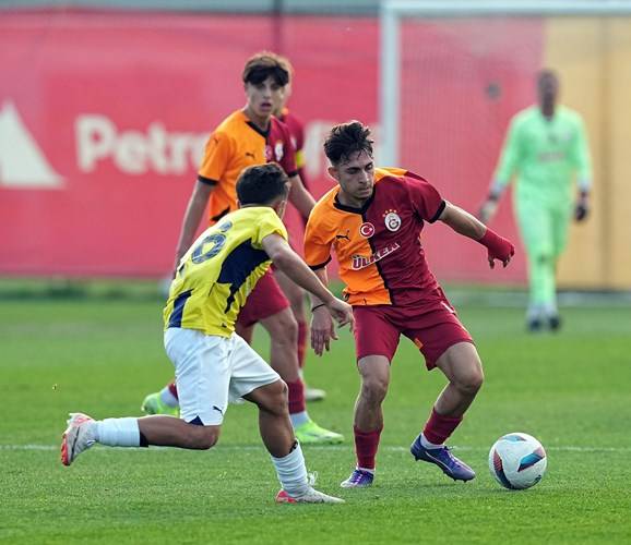 Galatasaray Fenerbahçe'yi 8-1 yendi 11