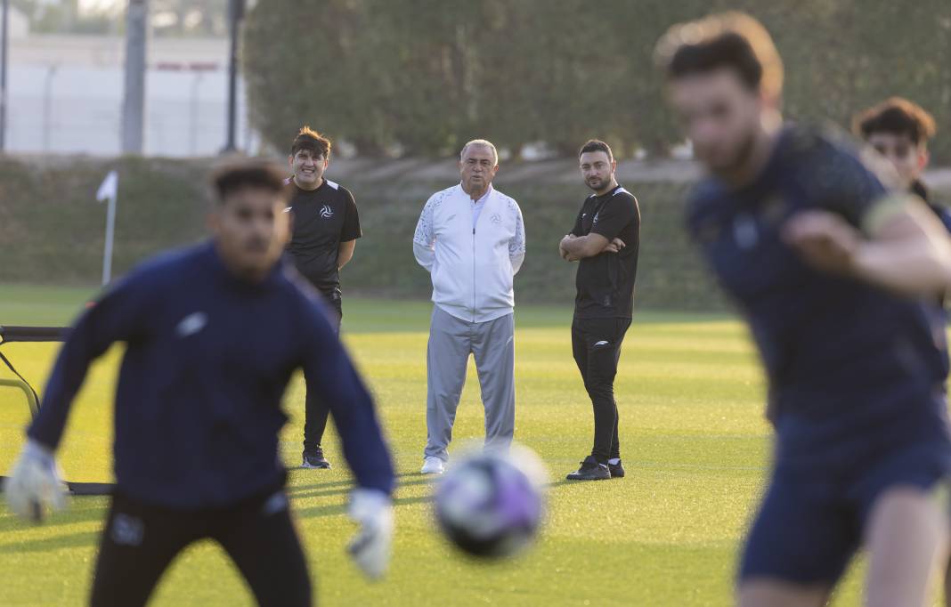 İmparator sahaya indi. Futbolcular hayranlıkla izledi 9