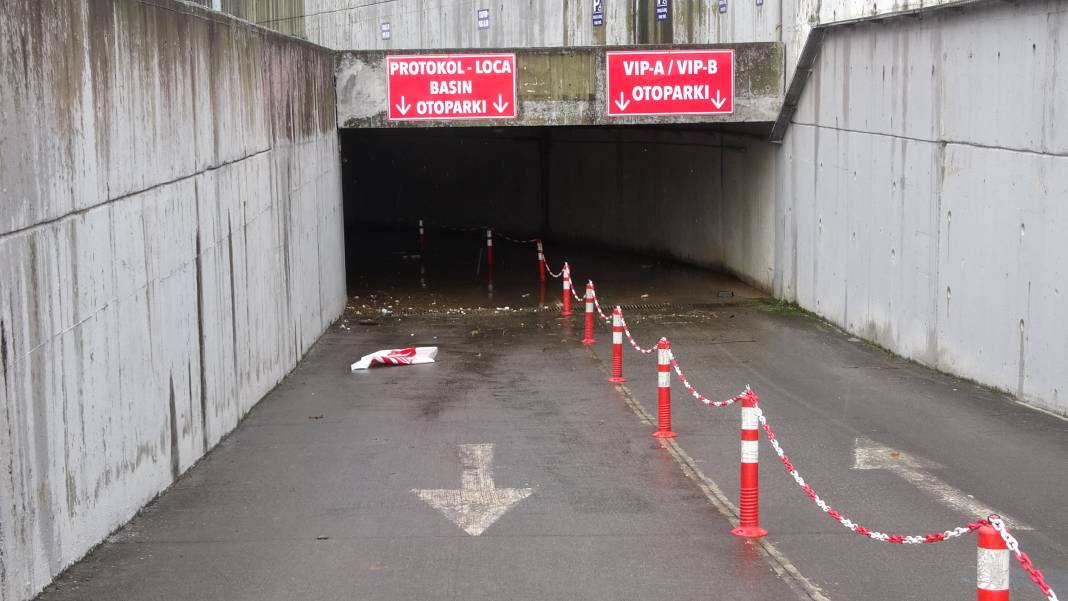 Rize'de Çaykur Didi Stadyumu'nu deniz bastı 2