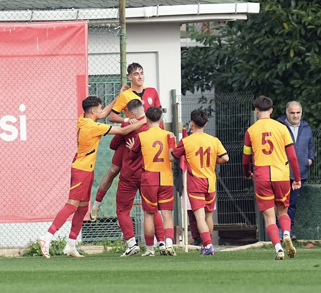 Galatasaray Fenerbahçe'yi 8-1 yendi 1