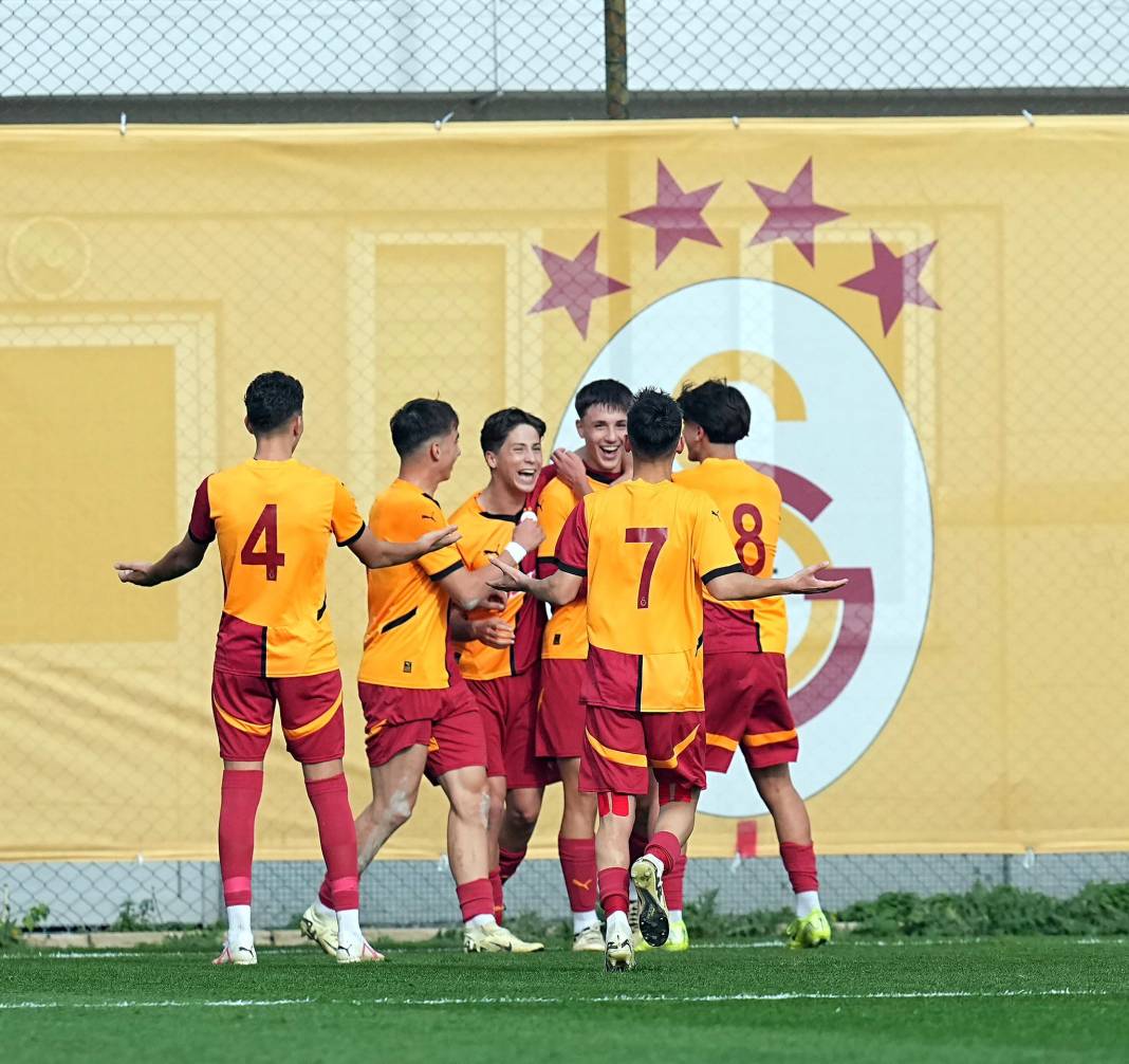 Galatasaray Fenerbahçe'yi 8-1 yendi 7