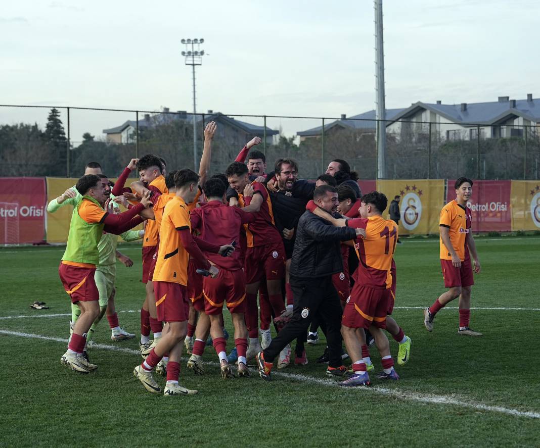 Galatasaray Fenerbahçe'yi 8-1 yendi 8