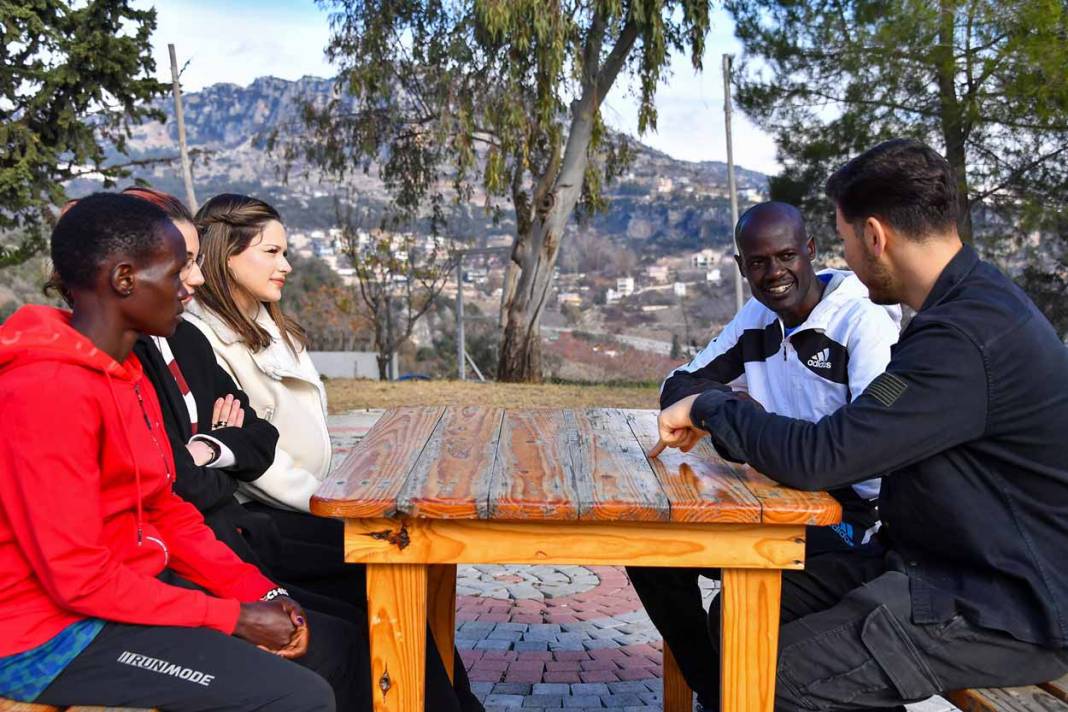 Kenyalı atletler Mersin'in köyünde kamp yapıyor - Fotoğraf: 9