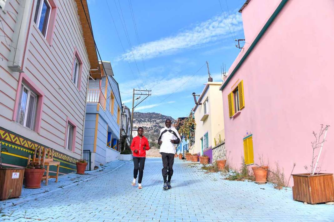 Kenyalı atletler Mersin'in köyünde kamp yapıyor - Fotoğraf: 8