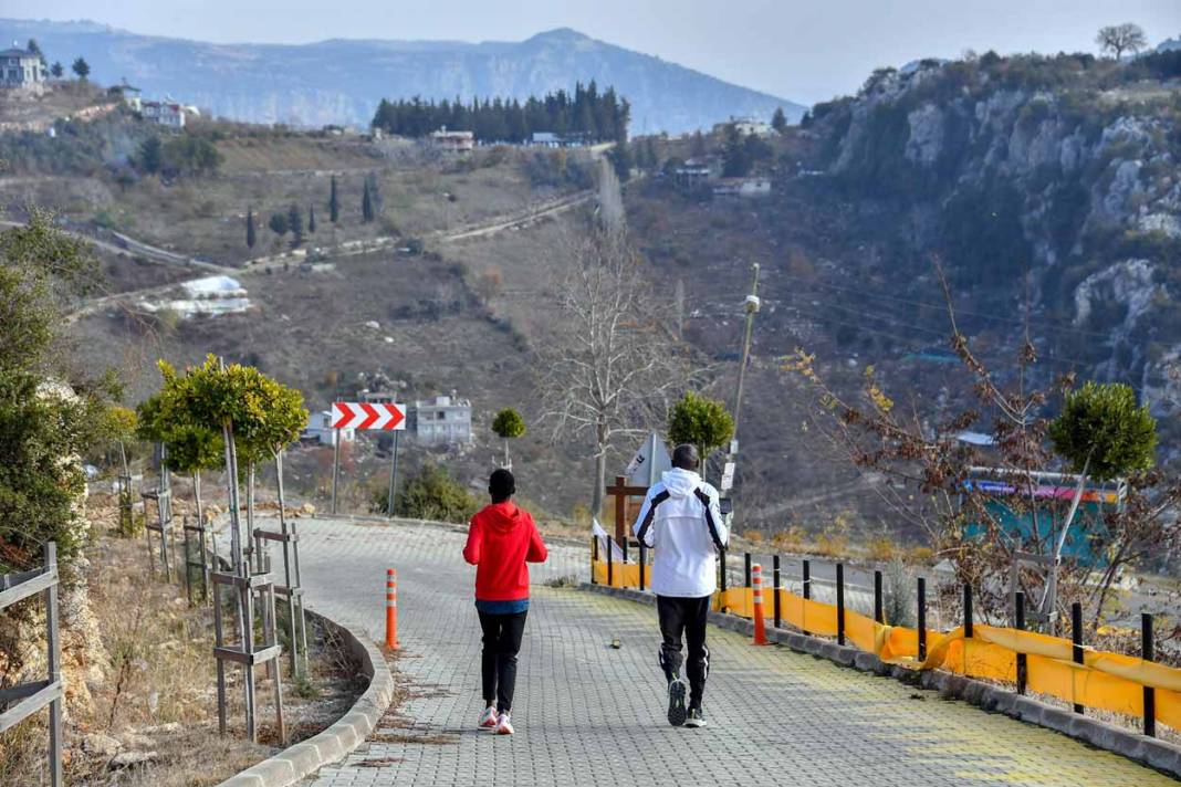 Kenyalı atletler Mersin'in köyünde kamp yapıyor - Fotoğraf: 6
