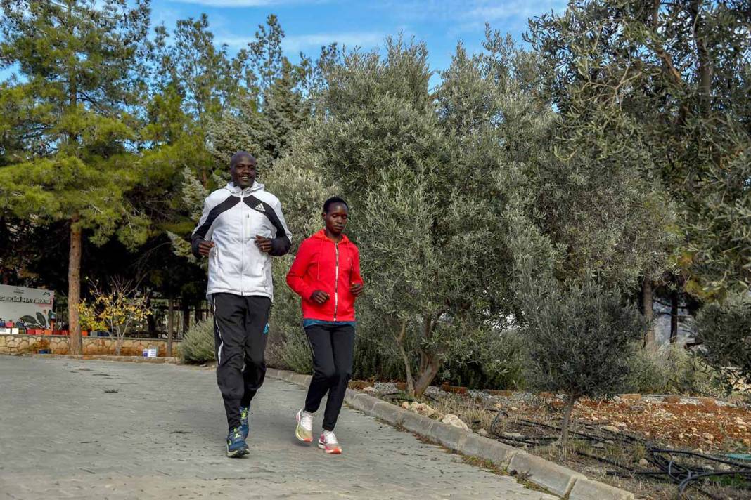 Kenyalı atletler Mersin'in köyünde kamp yapıyor - Fotoğraf: 5
