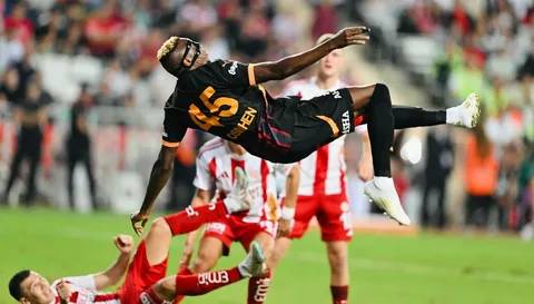 Victor Osimhen 27 oldu 13