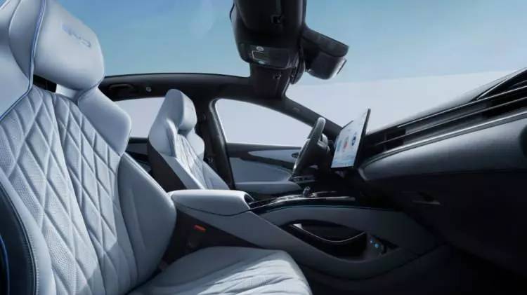 BYD'nin Passat'a rakip iki otomobil modeli Türkiye pazarında satışa sunuldu. İşte fiyat listesi 6