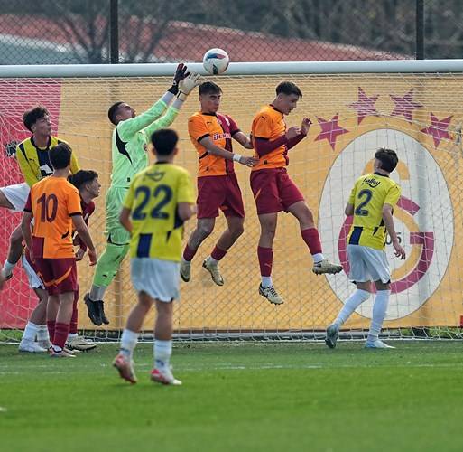 Galatasaray Fenerbahçe'yi 8-1 yendi 13