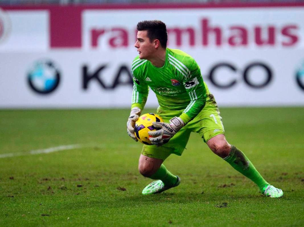 Galatasaray'ın yeni kalecisini açıkladılar 3