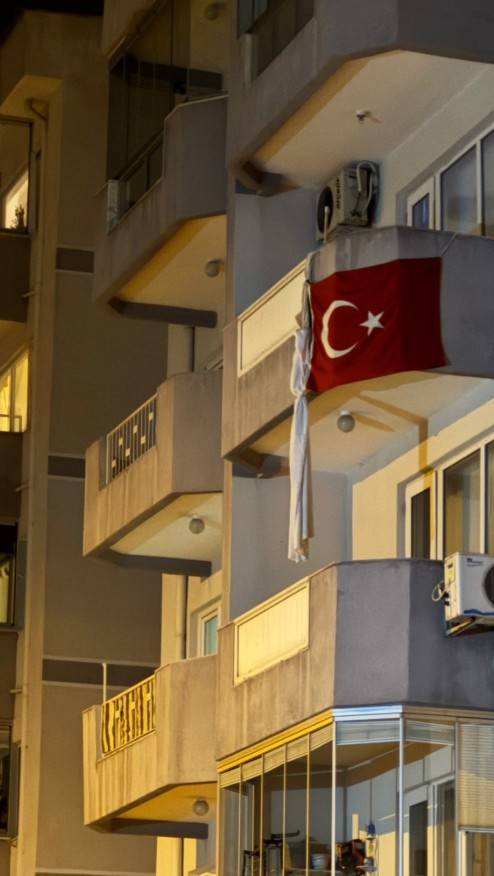 Kartalkaya faciasına sessiz protesto: İsyanlarını beyaz çarşaf asarak dillendirdiler 4