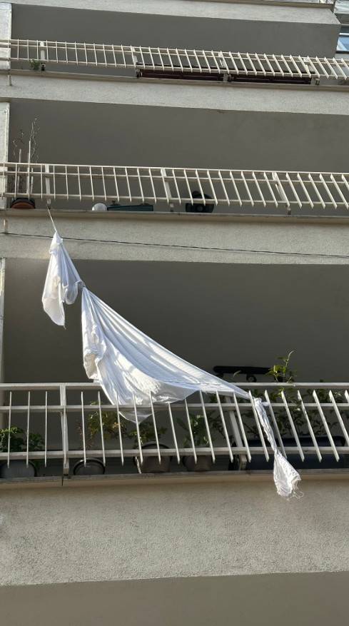 Kartalkaya faciasına sessiz protesto: İsyanlarını beyaz çarşaf asarak dillendirdiler 5