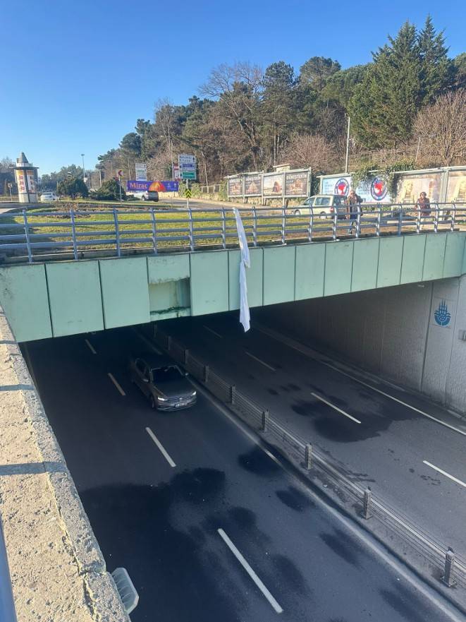 Kartalkaya faciasına sessiz protesto: İsyanlarını beyaz çarşaf asarak dillendirdiler 6