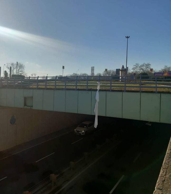 Kartalkaya faciasına sessiz protesto: İsyanlarını beyaz çarşaf asarak dillendirdiler 7