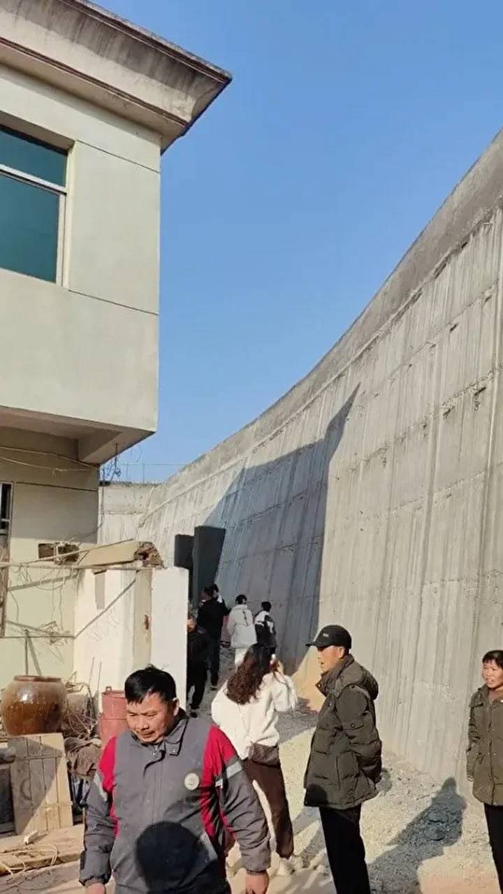 Evinden taşınmayı reddeden adam hayatının şokunu yaşadı 4