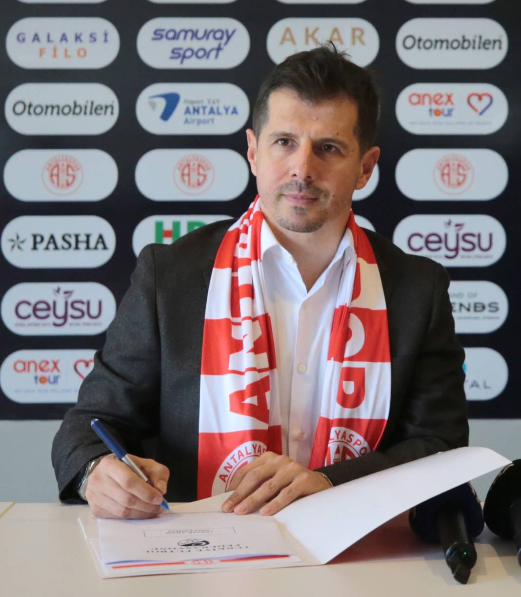 Emre Belözoğlu imzayı attı. Gelir gelmez ilk ne yapacağını açıkladı 1