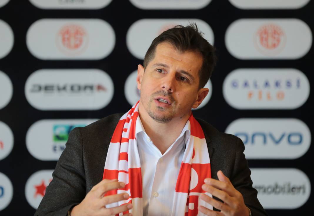 Emre Belözoğlu imzayı attı. Gelir gelmez ilk ne yapacağını açıkladı 4