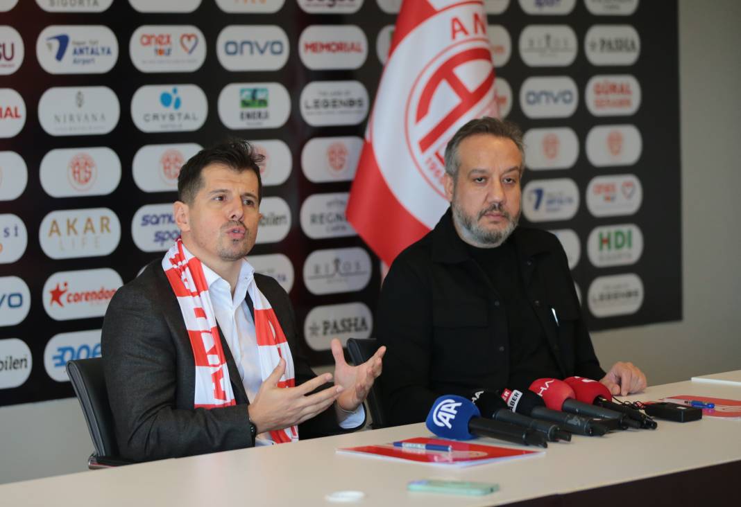 Emre Belözoğlu imzayı attı. Gelir gelmez ilk ne yapacağını açıkladı 5