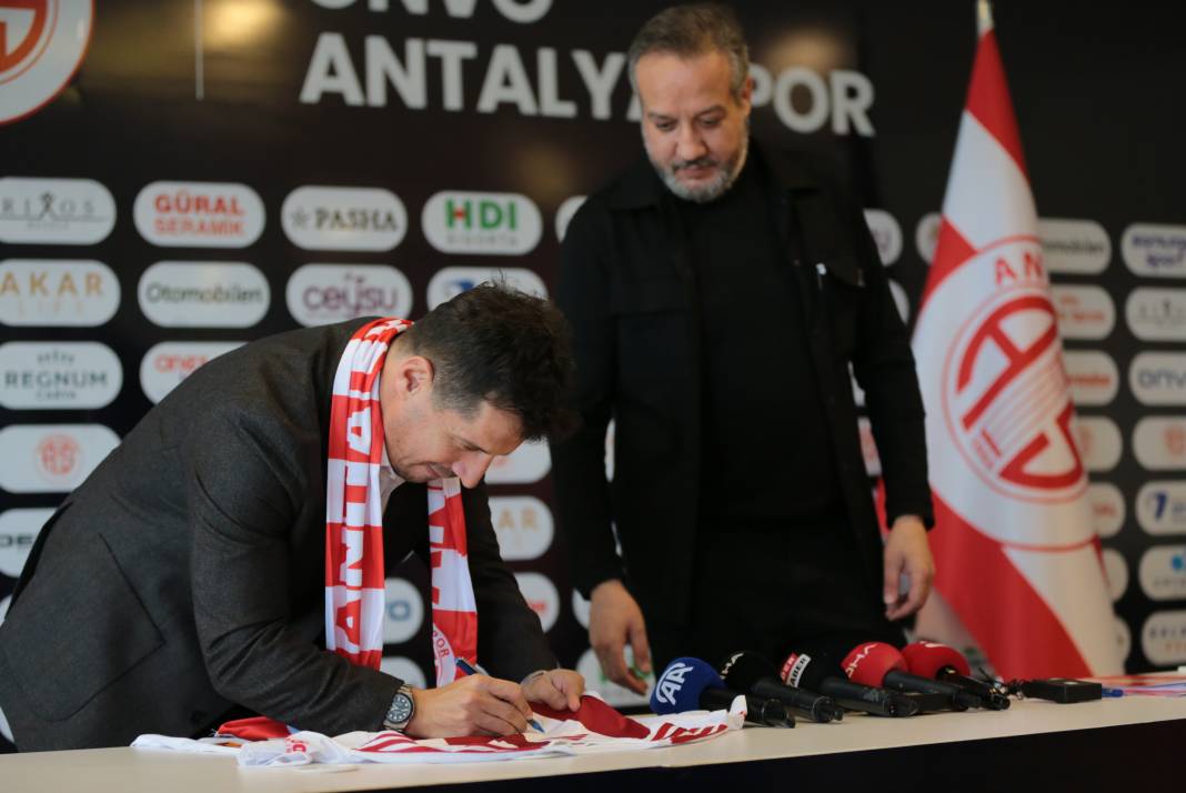 Emre Belözoğlu imzayı attı. Gelir gelmez ilk ne yapacağını açıkladı 10