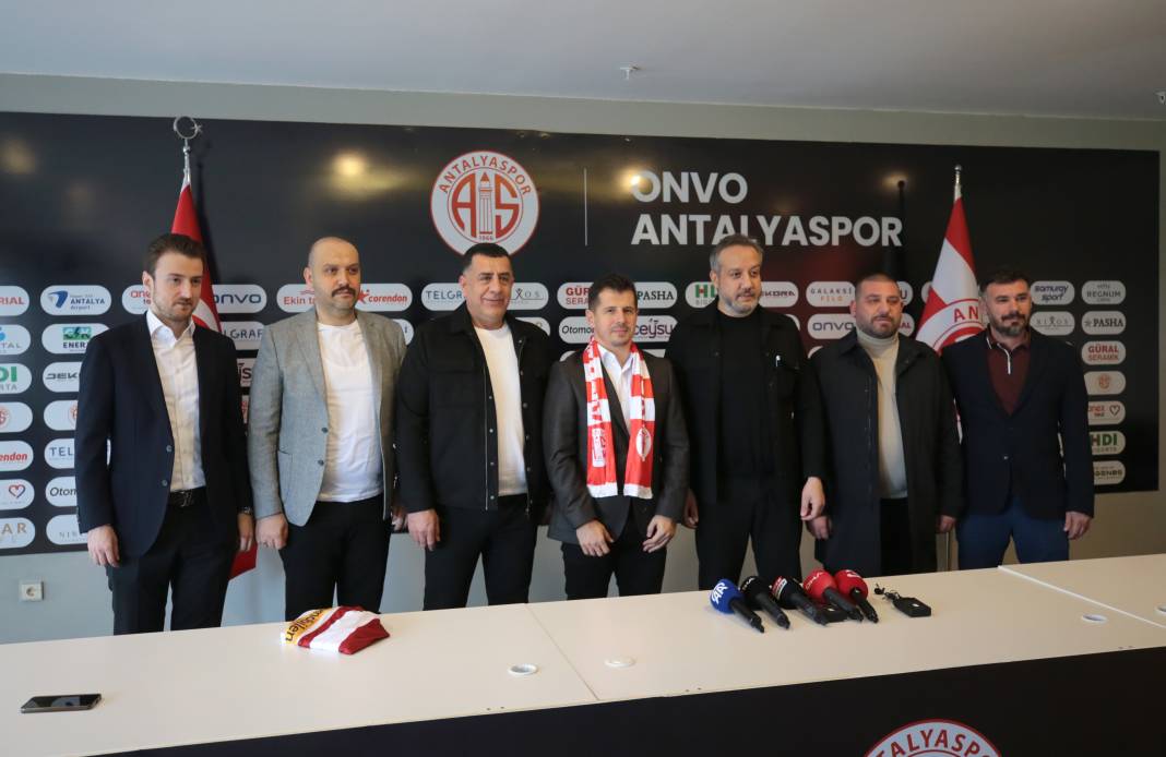 Emre Belözoğlu imzayı attı. Gelir gelmez ilk ne yapacağını açıkladı 12