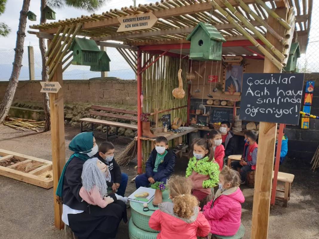 Rumeysa Çevlik dünyanın en iyi 50 öğretmeni listesine girdi. Kazanırsa 35 milyon lira alacak 1