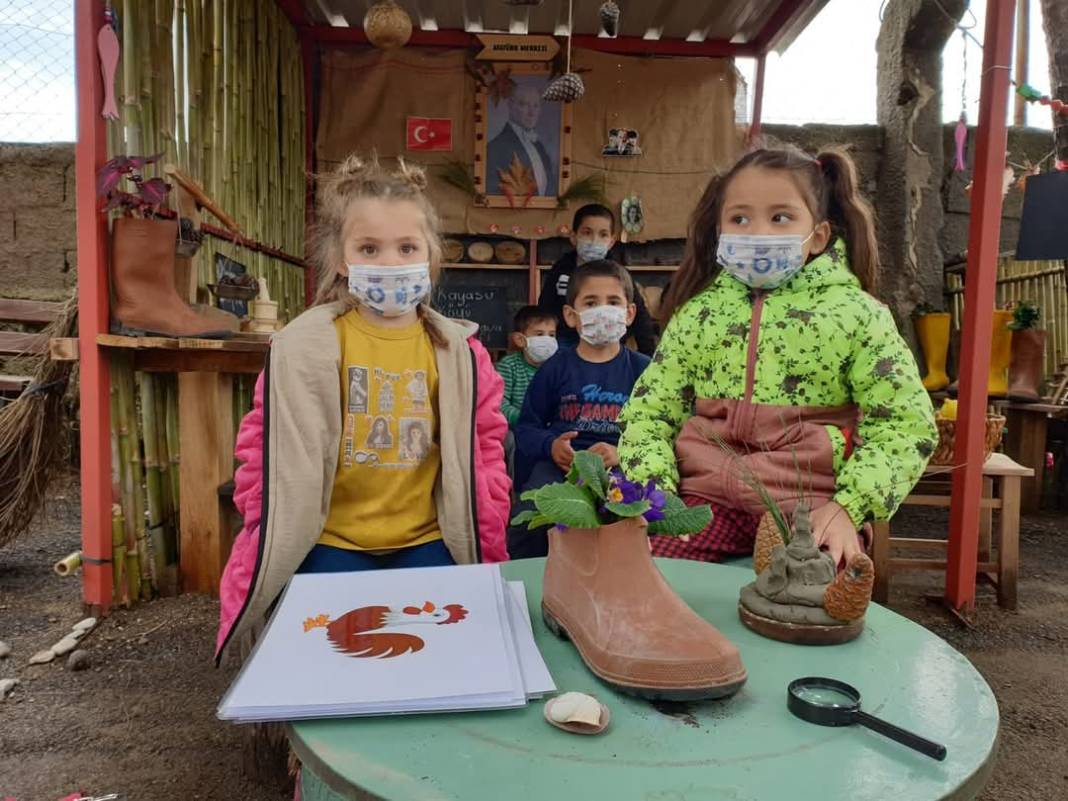 Rumeysa Çevlik dünyanın en iyi 50 öğretmeni listesine girdi. Kazanırsa 35 milyon lira alacak 3