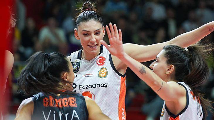 Ne yaptın Hande Baladın! Arina yere serildi 4