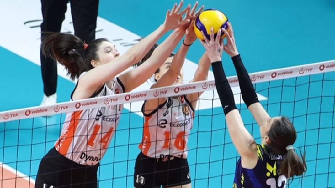 Ne yaptın Hande Baladın! Arina yere serildi 6